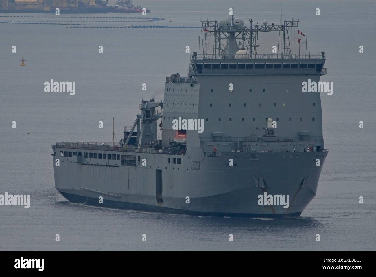 Lyme Bay una nave da sbarco ausiliaria classe Bay della Royal Fleet Auxiliary (RFA) in partenza per lo schieramento. Foto Stock