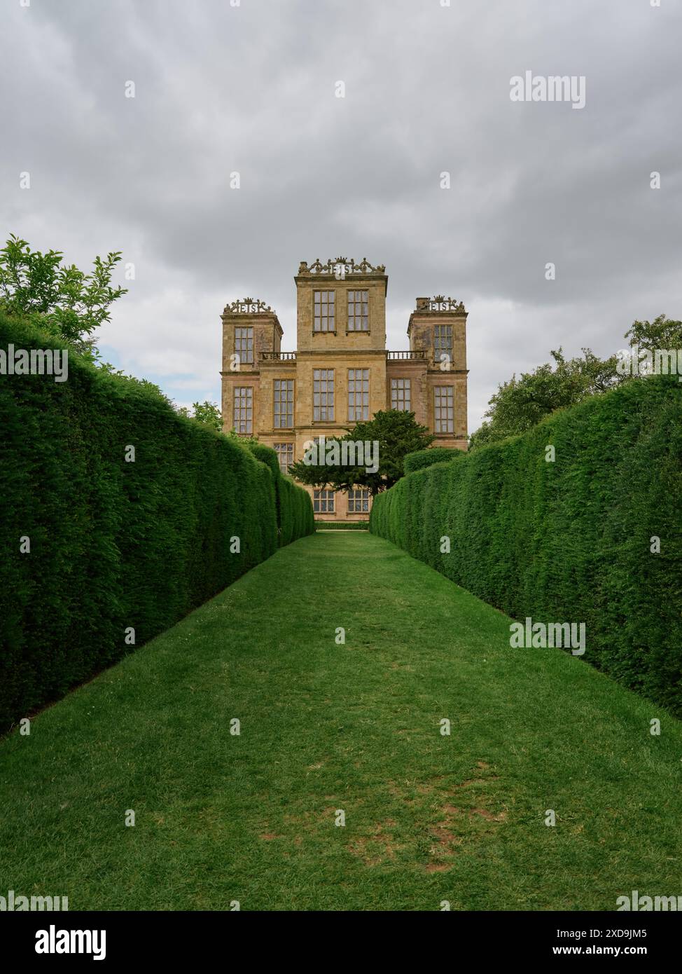 Hardwick Hall and Gardens nel Derbyshire è una casa di campagna dall'architettura significativa dell'epoca elisabettiana. Inghilterra Regno Unito - Robert Smythson Foto Stock