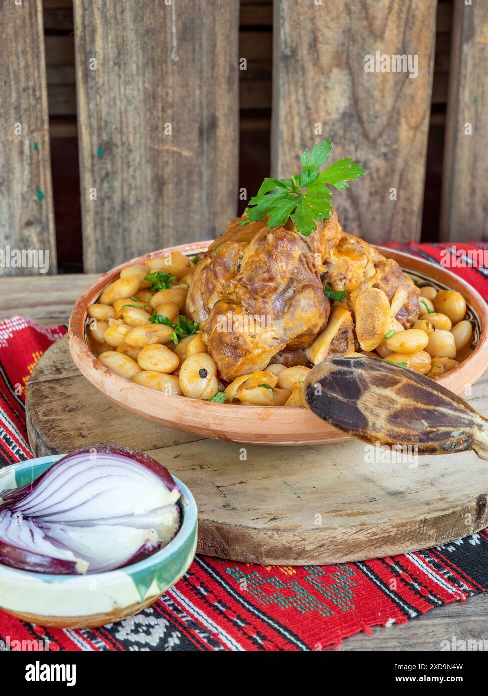 fagioli bolliti con nocche di maiale Foto Stock