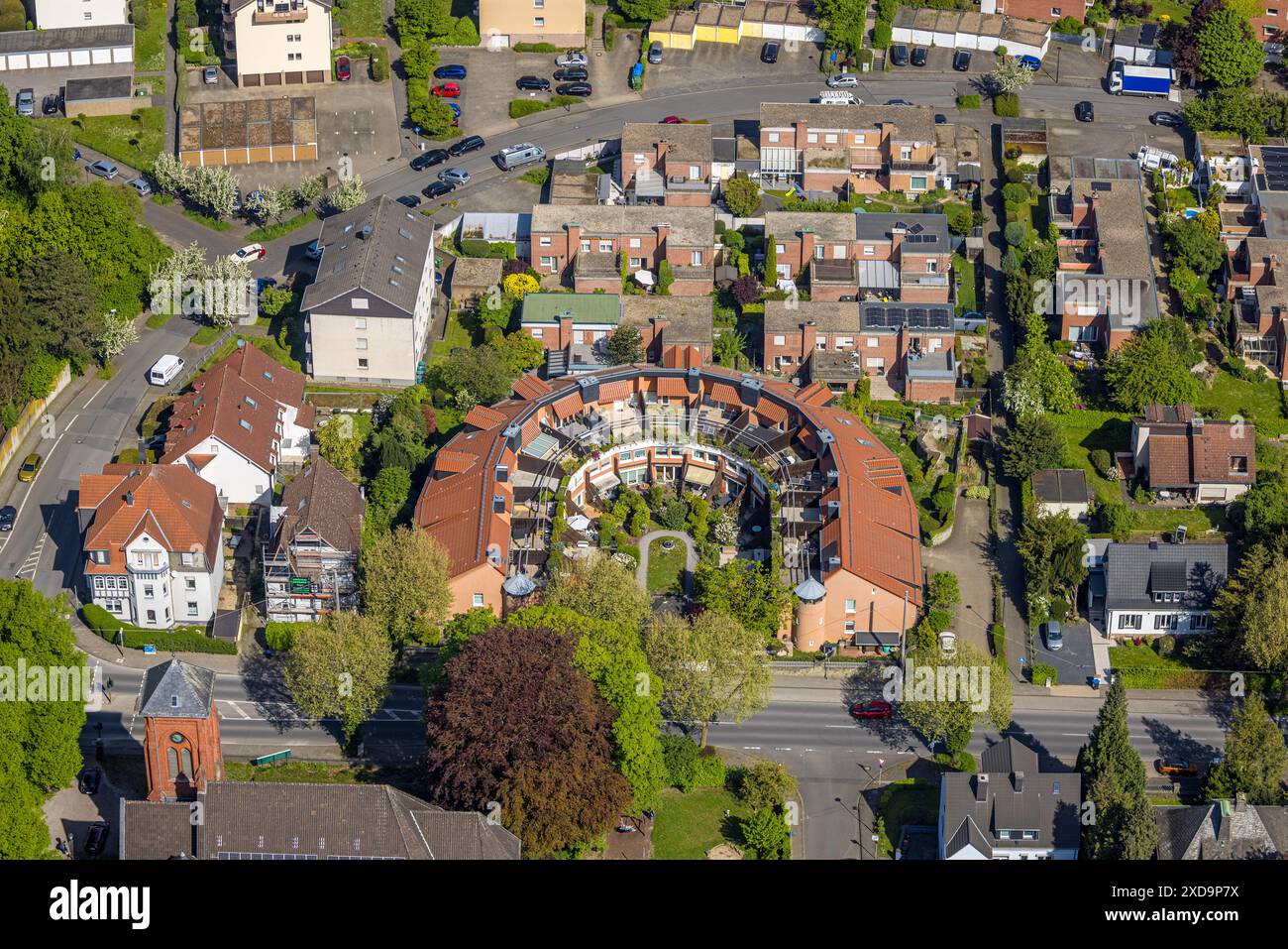 Vista aerea, zona residenziale Heuland e blocco semicircolare di appartamenti, edificio semicircolare Eppenhauser Straße, quartiere universitario, Hagen, zona della Ruhr, Foto Stock
