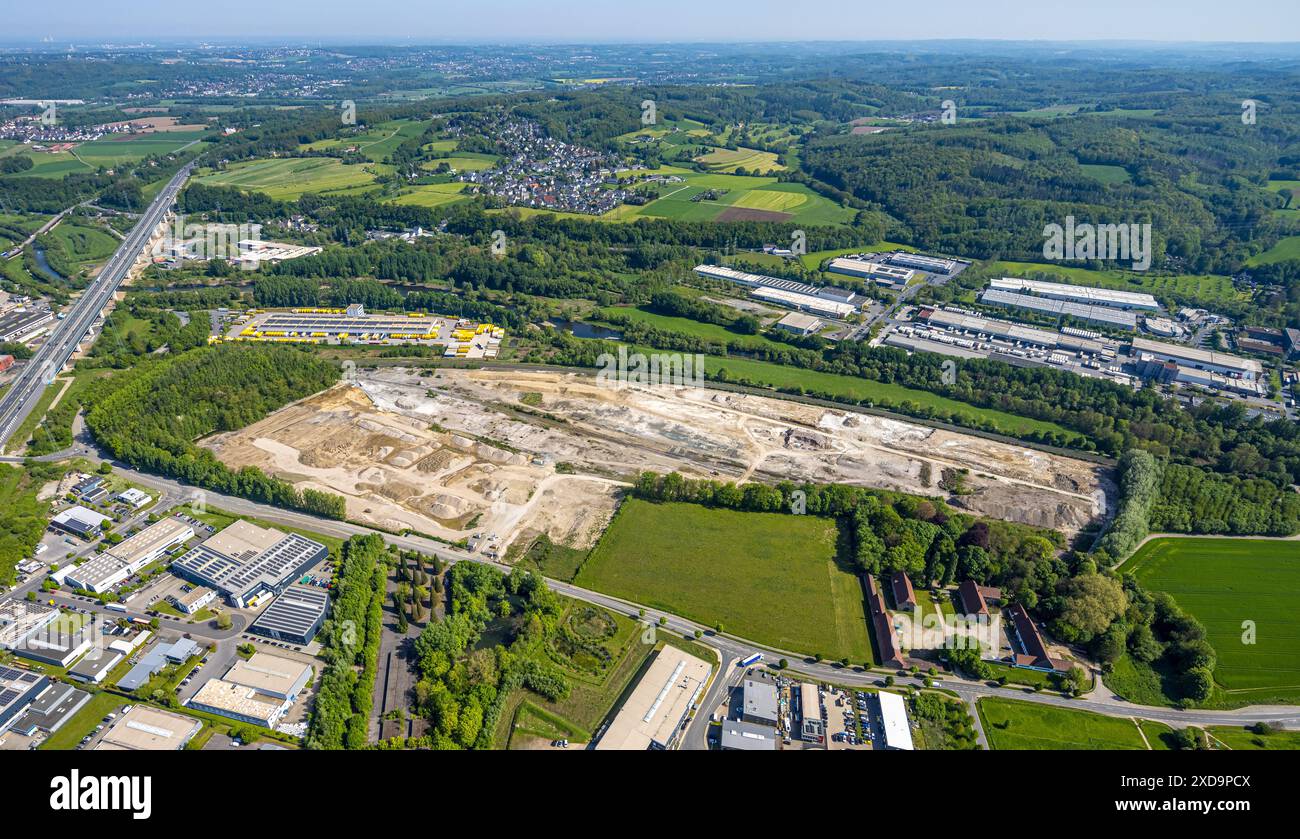 Veduta aerea, zona industriale Unter dem Hofe, demolizione di lavori in dolomite per la costruzione di una zona industriale di Dolomitstraße, con DHL Freight Hage Foto Stock