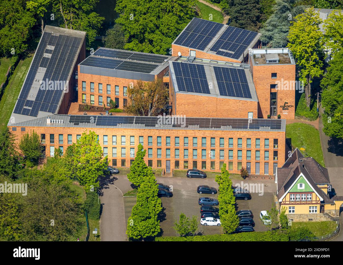 Vista aerea, Arcadeon Hotel Gastronomie con tetto solare, hotel per conferenze per la scienza e l'istruzione superiore, Lennetal, Hagen, zona della Ruhr, Renania settentrionale-ovest Foto Stock