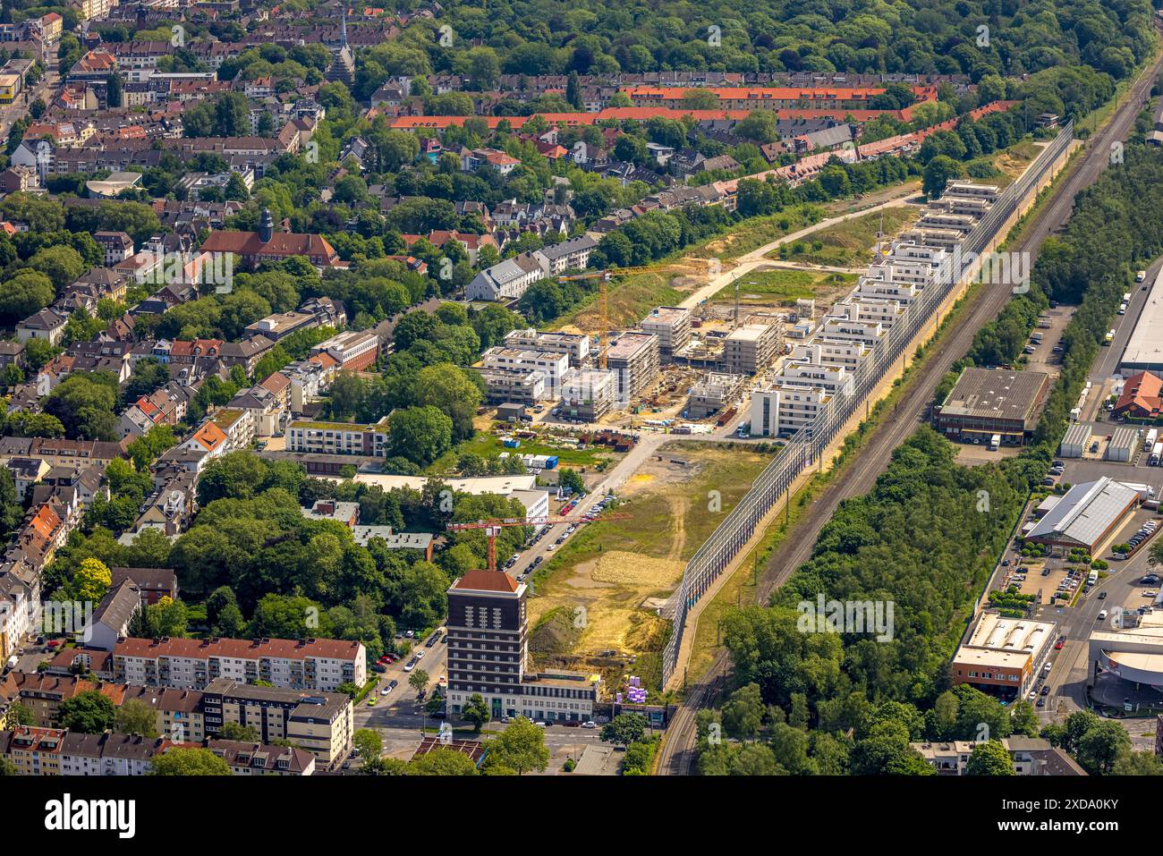 Vista aerea, cantiere Kronprinzenviertel per la nuova costruzione di appartamenti, Hertha-Hoffmann-Straße, am Wasserturm Südbahnhof, dietro la terrazza Foto Stock