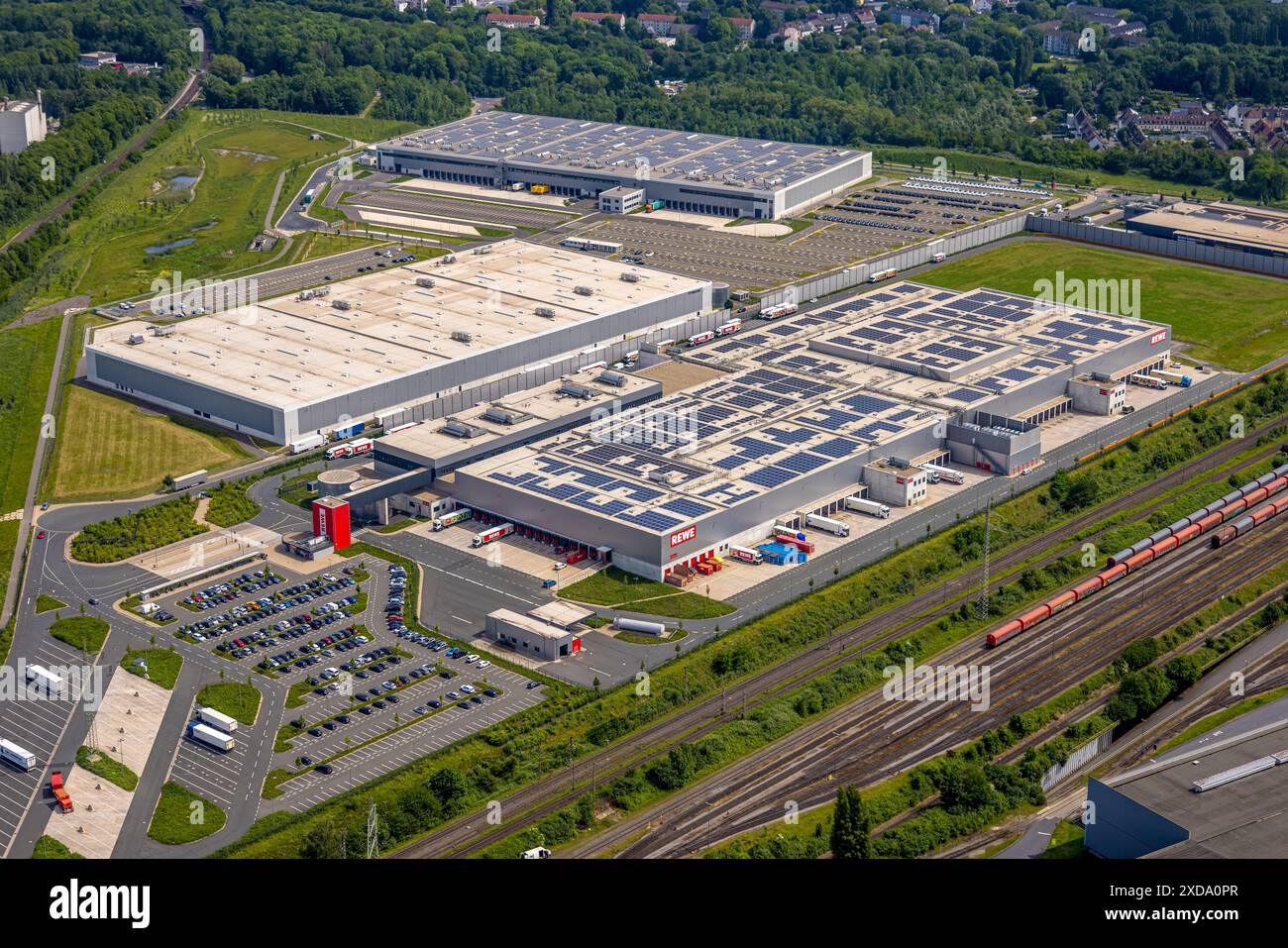 Vista aerea, posizione logistica Walzwerkstraße zona industriale Westfalenhütte, con magazzino Rewe Dortmund Frischelogistik GmbH, Dortmund, Ruhr Are Foto Stock