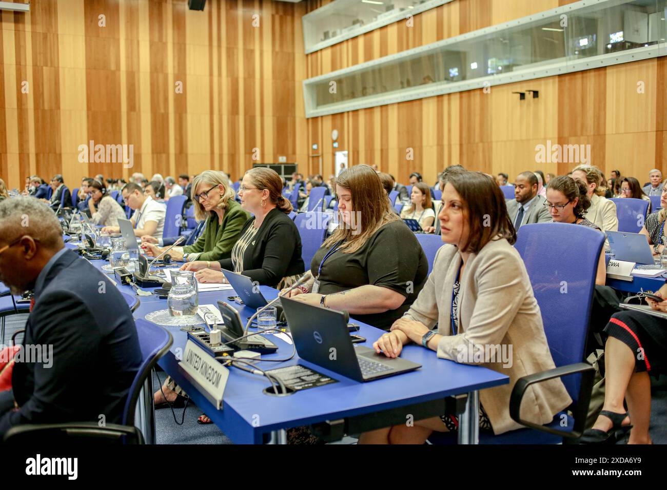 Vienna, Austria, Austria. 20 giugno 2024. L'Ambasciatrice statunitense alle Nazioni Unite di Vienna LAURA HOLGATE parla al Comitato per gli usi pacifici dello spazio esterno: 2024 ha tenuto che è . La sessantasettesima sessione a Vienna, che inizierà il 19 giugno per una conferenza annuale di due settimane che brinderà insieme i 102 membri. Foto Stock