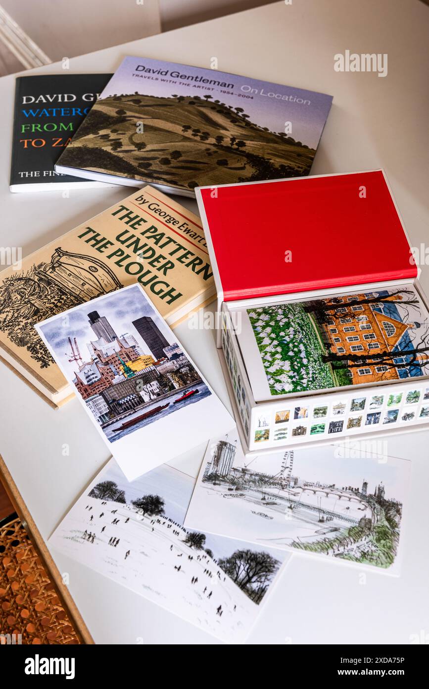 Libri e cartoline disegnati da David Gentleman a Camden, Londra, Regno Unito Foto Stock