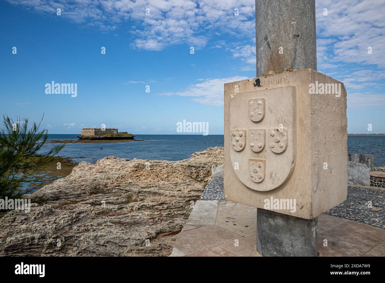 Mozambico, Nampula, Ilha de Mocambique, stemma portoghese del tempo coloniale Foto Stock