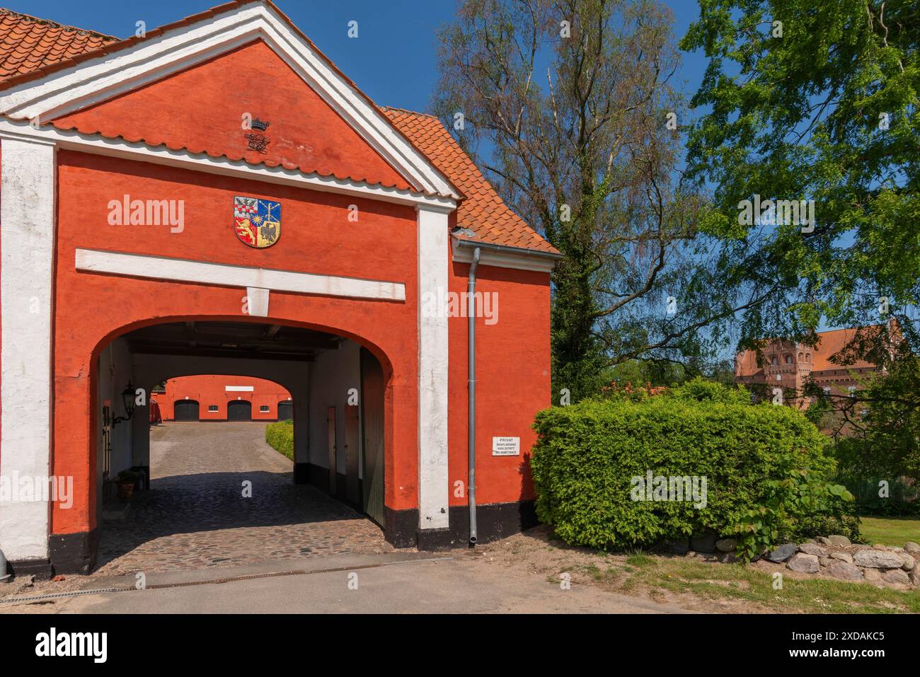 Residenza tardo gotica Hesselagergaard, XVI secolo, cancello d'ingresso con stemma, proprietà privata, Fyn, isola di Funen, Danimarca, Hesselager Foto Stock