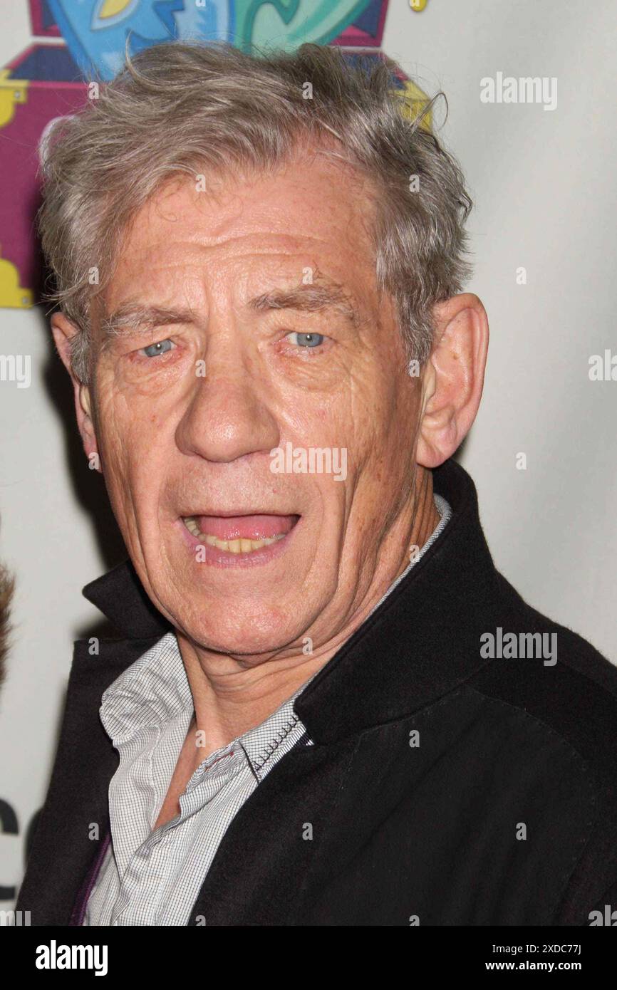 Sir Ian McKellen partecipa al "Only Make Believe" 10th Anniversary Gala al Shubert Theatre di New York il 2 novembre 2009. Foto di Henry McGee/MediaPunch Foto Stock