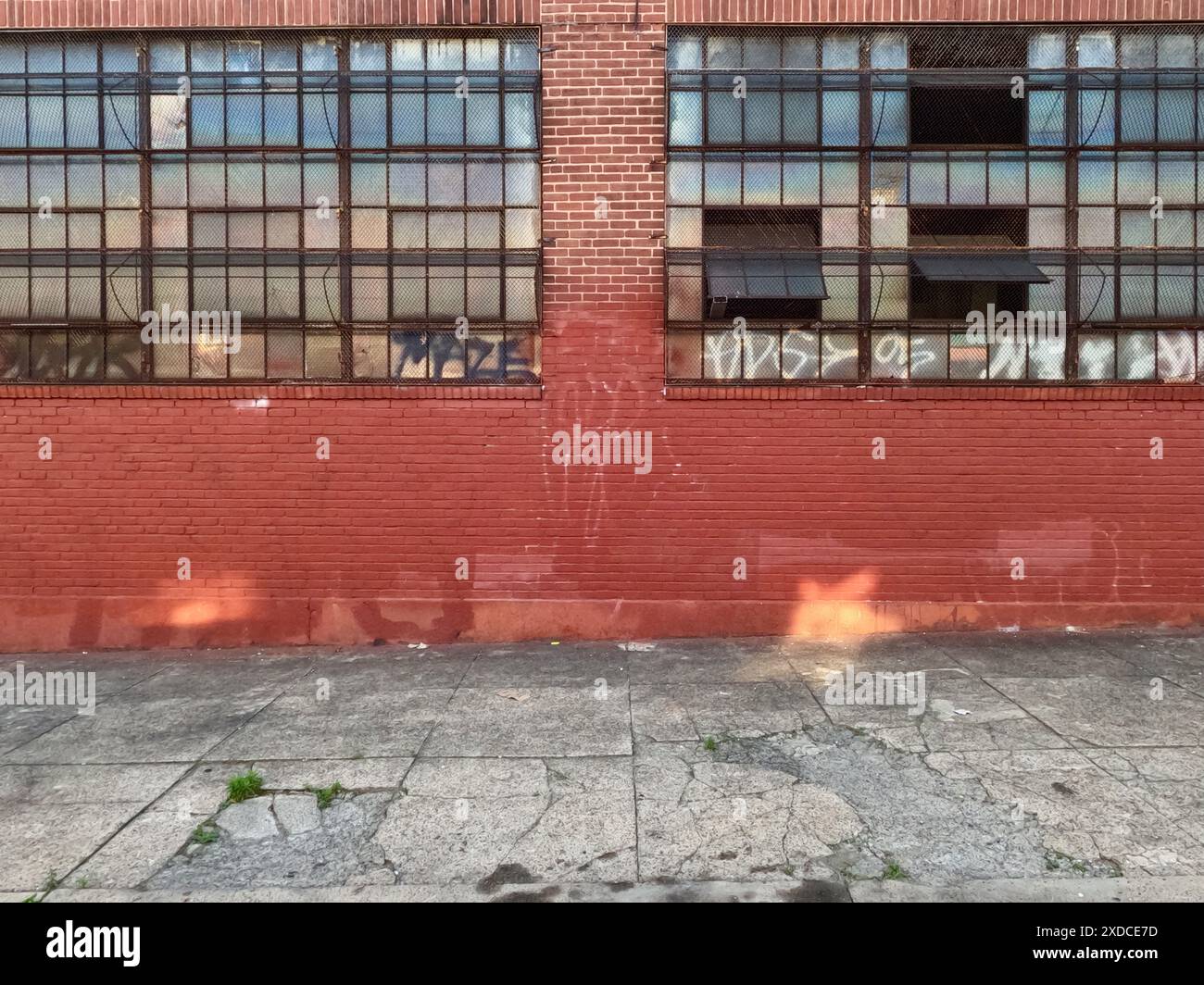 Un edificio industriale a North Philadelphia. Foto Stock