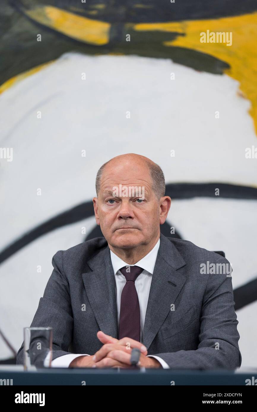Ministerpräsidentenkonferenz, PK im Bundeskanzleramt, Berlino, 20.06.2024 Olaf Scholz Bundeskanzler der Bundesrepublik Deutschland, SPD bei einer Pressekonferenz nach der Ministerpräsidentenkonferenz mit den Regierungschefinnen und Regierungschefs der Länder im Bundeskanzleramt, Berlino, 20.06.2024 Berlin Bundeskanzleramt *** Conferenza dei presidenti dei ministri, Conferenza stampa presso la Cancelleria federale, Berlino, Berlino, 20 06 2024 Olaf Scholz Cancelliere federale della Repubblica federale di Germania, SPD in una conferenza stampa dopo la Conferenza dei presidenti dei ministri con i capi di governo del federale Foto Stock