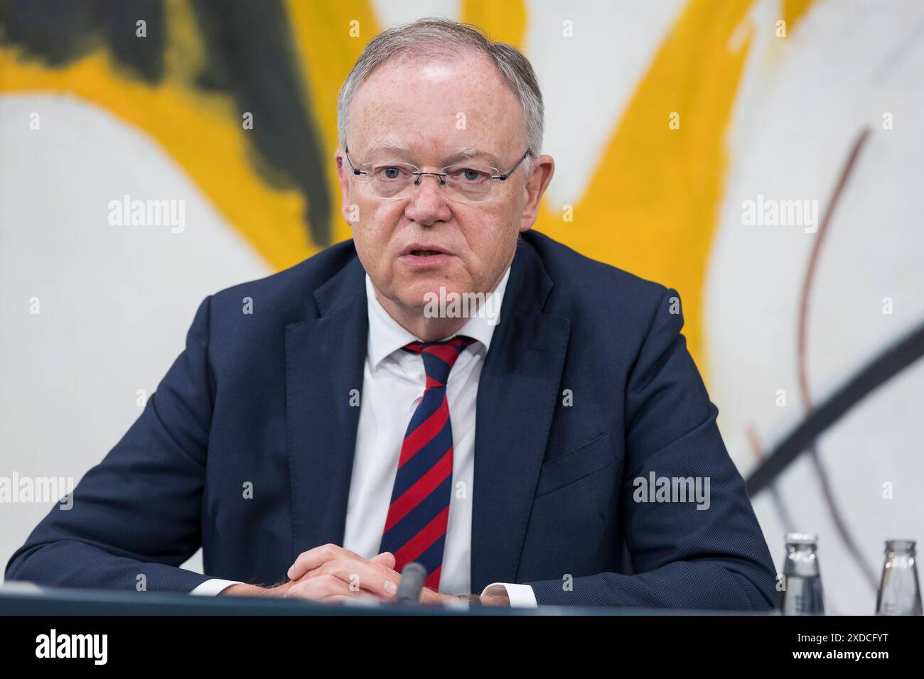 Ministerpräsidentenkonferenz, PK im Bundeskanzleramt, Berlino, 20.06.2024 Stephan Weil Ministerpräsident von Niedersachsen, SPD bei einer Pressekonferenz nach der Ministerpräsidentenkonferenz mit den Regierungschefinnen und Regierungschefs der Länder im Bundeskanzleramt, Berlino, 20.06.2024 Berlin Bundeskanzleramt *** Conferenza dei presidenti dei ministri, conferenza stampa presso la Cancelleria federale di Berlino, Berlino, 20 06 2024 Stephan Weil Ministro Presidente della bassa Sassonia, SPD in una conferenza stampa dopo la Conferenza dei Presidenti dei Ministri con i capi di governo degli stati federali nel Chan federale Foto Stock