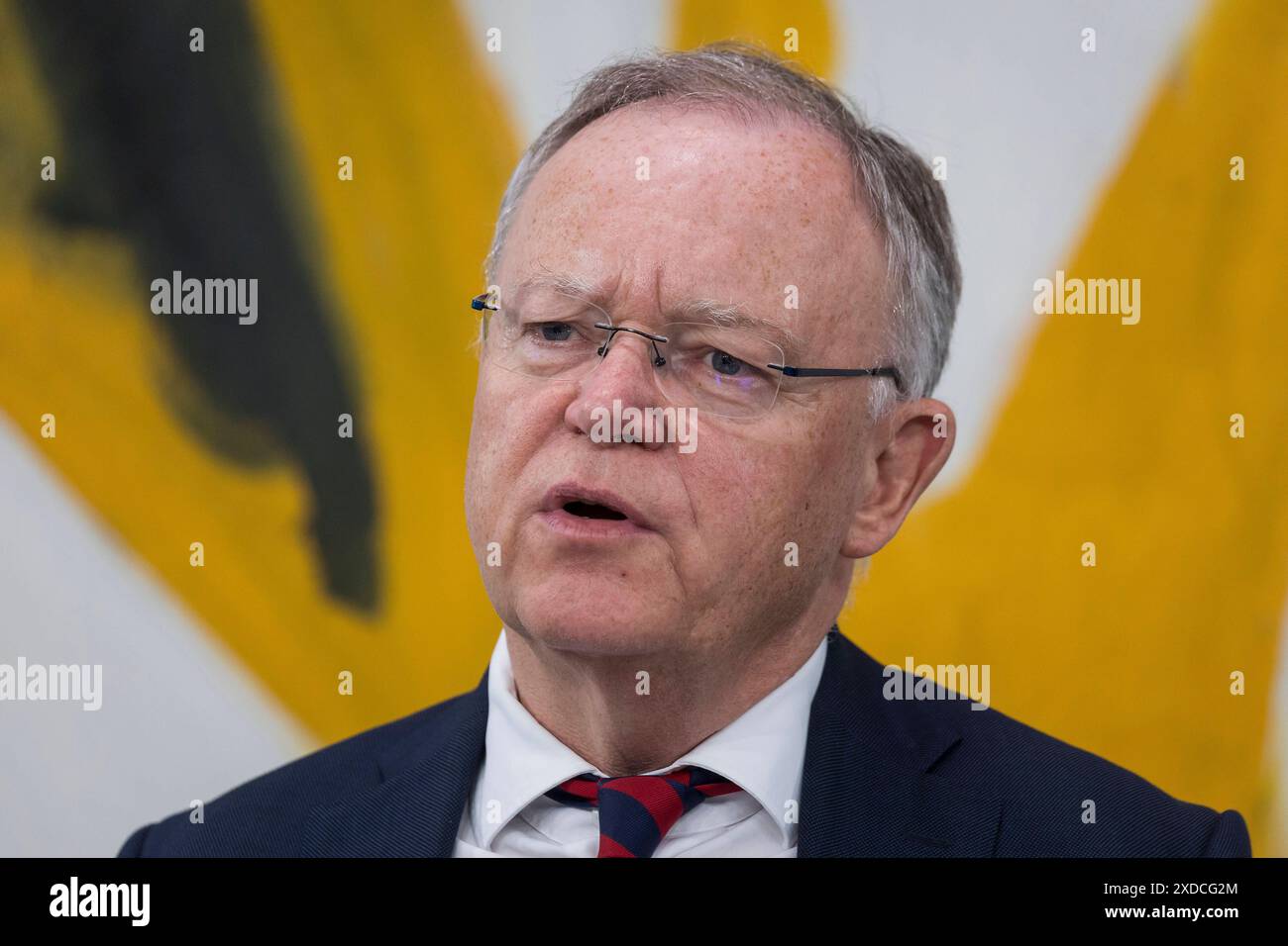 Ministerpräsidentenkonferenz, PK im Bundeskanzleramt, Berlino, 20.06.2024 Stephan Weil Ministerpräsident von Niedersachsen, SPD bei einer Pressekonferenz nach der Ministerpräsidentenkonferenz mit den Regierungschefinnen und Regierungschefs der Länder im Bundeskanzleramt, Berlino, 20.06.2024 Berlin Bundeskanzleramt *** Conferenza dei presidenti dei ministri, conferenza stampa presso la Cancelleria federale di Berlino, Berlino, 20 06 2024 Stephan Weil Ministro Presidente della bassa Sassonia, SPD in una conferenza stampa dopo la Conferenza dei Presidenti dei Ministri con i capi di governo degli stati federali nel Chan federale Foto Stock