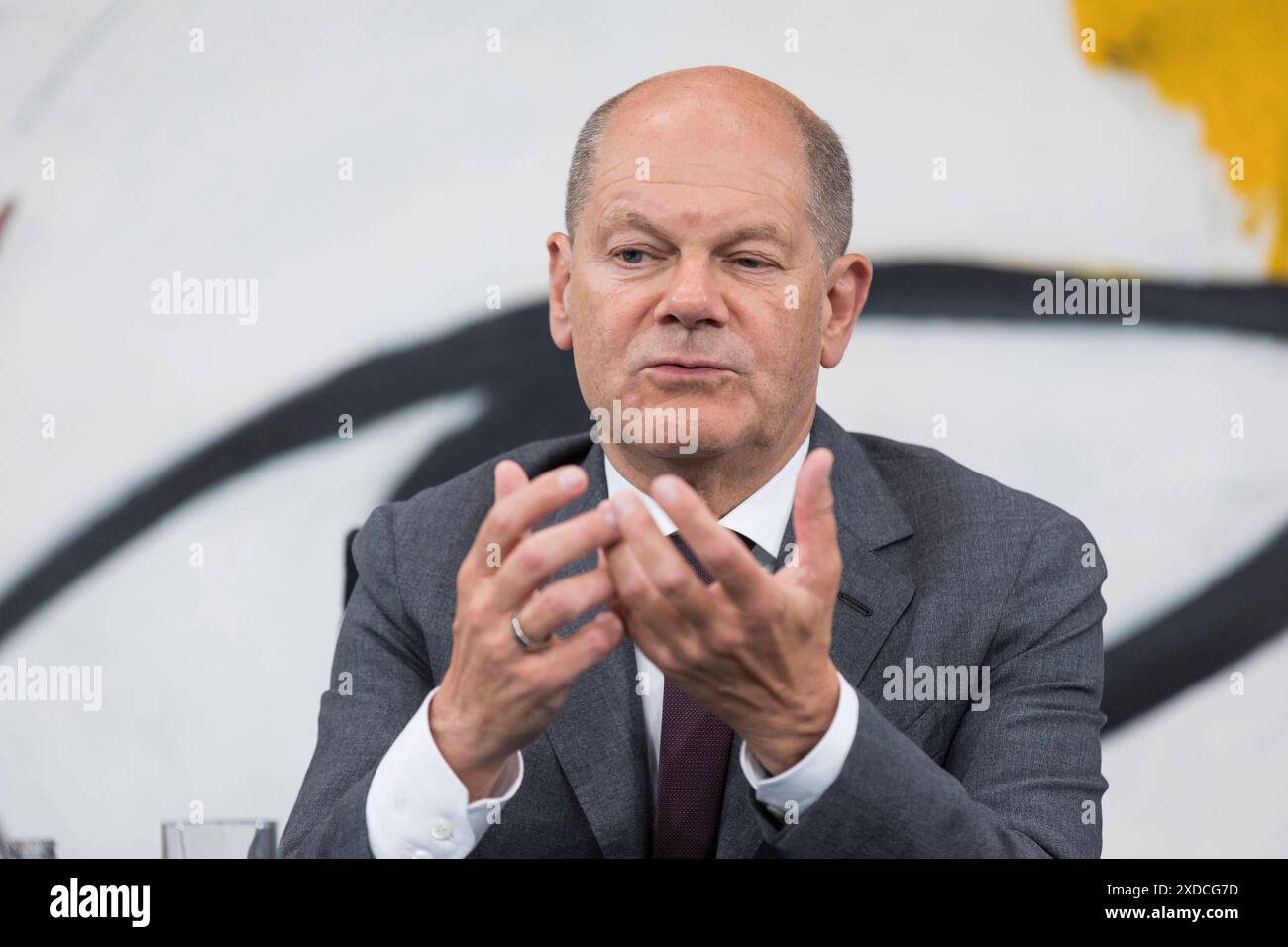Ministerpräsidentenkonferenz, PK im Bundeskanzleramt, Berlino, 20.06.2024 Olaf Scholz Bundeskanzler der Bundesrepublik Deutschland, SPD bei einer Pressekonferenz nach der Ministerpräsidentenkonferenz mit den Regierungschefinnen und Regierungschefs der Länder im Bundeskanzleramt, Berlino, 20.06.2024 Berlin Bundeskanzleramt *** Conferenza dei presidenti dei ministri, Conferenza stampa presso la Cancelleria federale, Berlino, Berlino, 20 06 2024 Olaf Scholz Cancelliere federale della Repubblica federale di Germania, SPD in una conferenza stampa dopo la Conferenza dei presidenti dei ministri con i capi di governo del federale Foto Stock