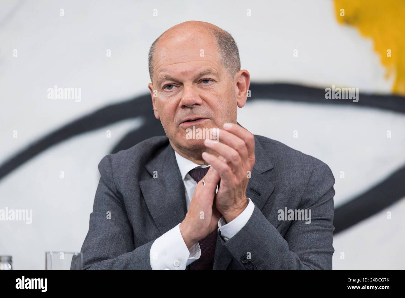 Ministerpräsidentenkonferenz, PK im Bundeskanzleramt, Berlino, 20.06.2024 Olaf Scholz Bundeskanzler der Bundesrepublik Deutschland, SPD bei einer Pressekonferenz nach der Ministerpräsidentenkonferenz mit den Regierungschefinnen und Regierungschefs der Länder im Bundeskanzleramt, Berlino, 20.06.2024 Berlin Bundeskanzleramt *** Conferenza dei presidenti dei ministri, Conferenza stampa presso la Cancelleria federale, Berlino, Berlino, 20 06 2024 Olaf Scholz Cancelliere federale della Repubblica federale di Germania, SPD in una conferenza stampa dopo la Conferenza dei presidenti dei ministri con i capi di governo del federale Foto Stock