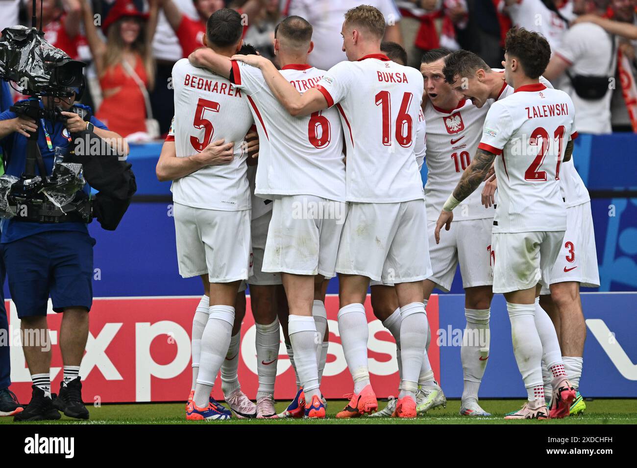 BERLINO, GERMANIA - 21 GIUGNO: La squadra polacca festeggia (Jan Bednarek, Jakub Piotrowski, Adam Buksa, Nicola Zalewski) dopo il primo gol durante To Foto Stock