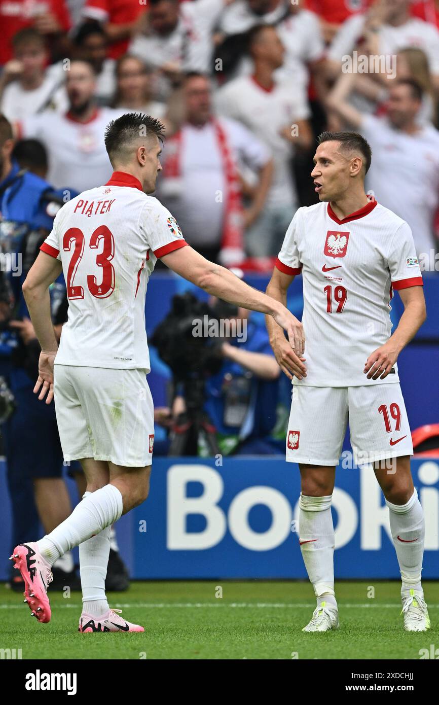BERLINO, GERMANIA - 21 GIUGNO: La Polonia Krzysztof Piatek festeggia con Przemysław Frankowski dopo aver segnato il primo gol per la sua squadra durante l'UEF Foto Stock