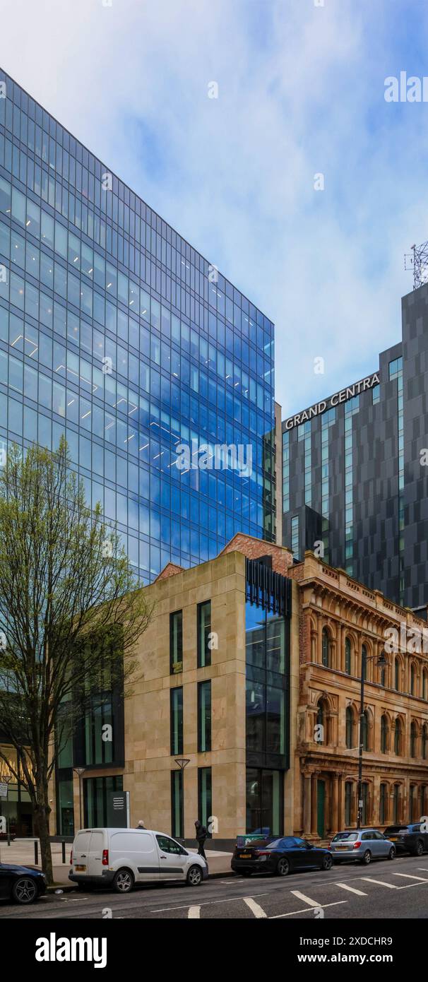 Uffici commerciali, edifici aziendali, Belfast Ewart Building e Grand Central Hotel Bedford Street Belfast. Foto Stock