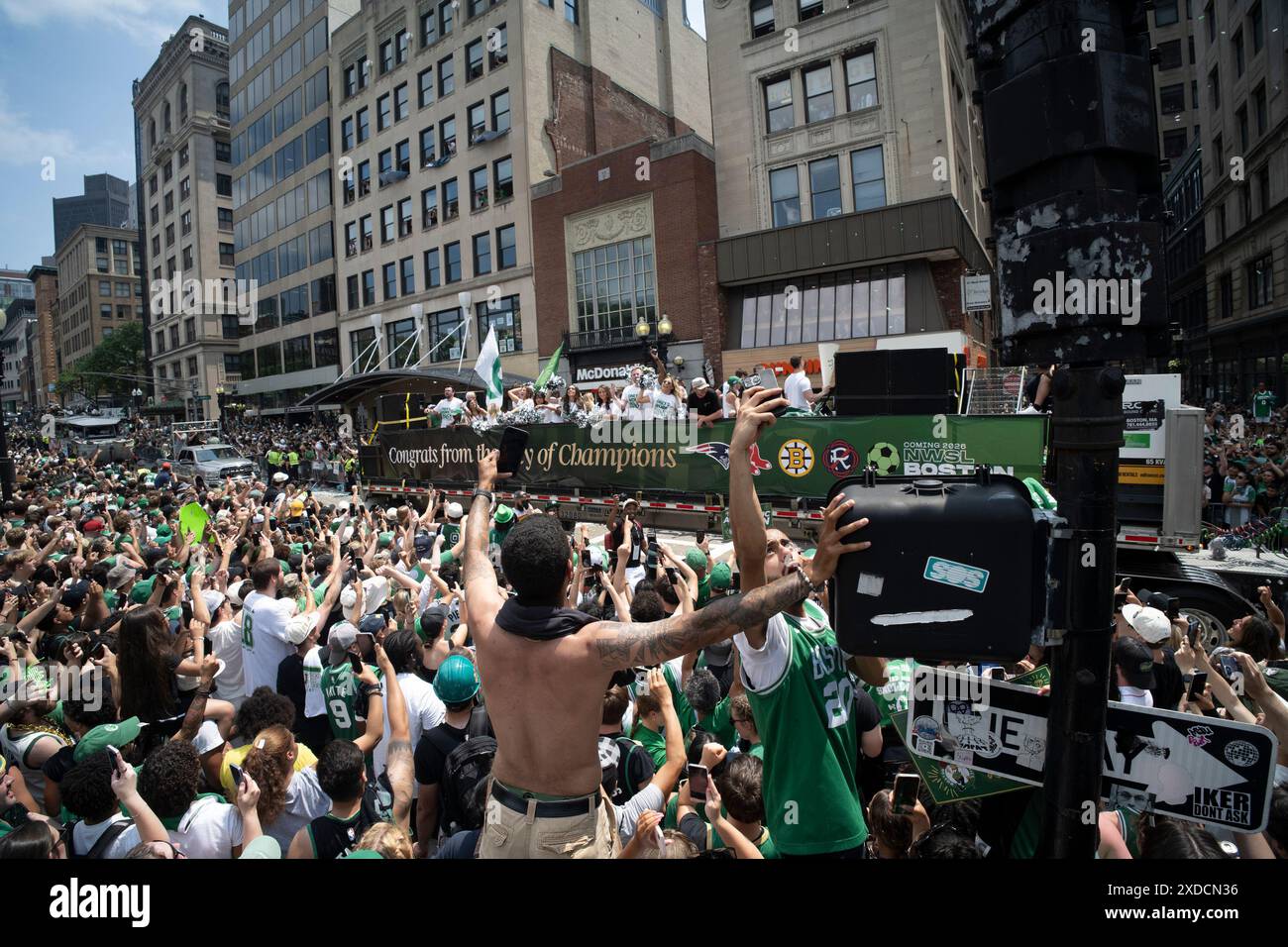 Boston, Massachusetts, USA 21 giugno 2024 il Boston Celtics Rolling ...