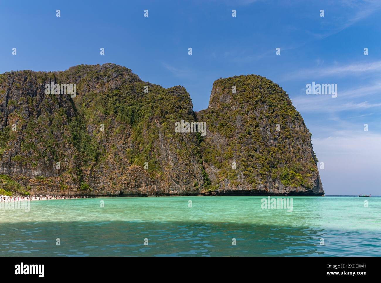 Una foto dell'iconica Maya Bay, sull'isola Ko Phi Phi Lee. Foto Stock