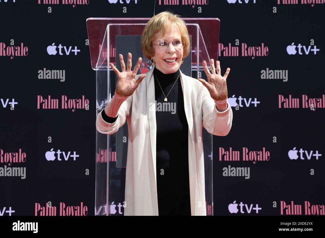 Carol Burnett bei der Hand and Footprints Ceremony am TCL Chinese Theatre Hollywood. Los Angeles, 20.06.2024 *** Carol Burnett at the Hand and Footprints Ceremony al TCL Chinese Theatre Hollywood Los Angeles, 20 06 2024 foto:XJ.xBlocx/xFuturexImagex burnett 4611 Foto Stock