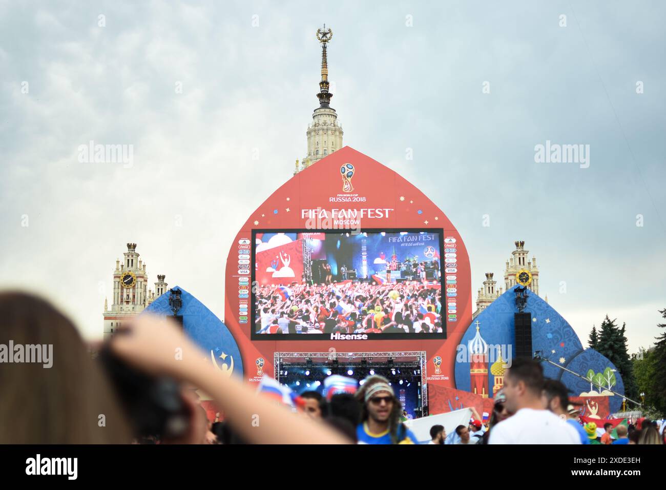 Grande festa al FIFA fan Fest presso la Sparrow Hills State University di Mosca in occasione della Coppa del mondo 2018. Mosca, Russia il 25 giugno 2018 Foto Stock