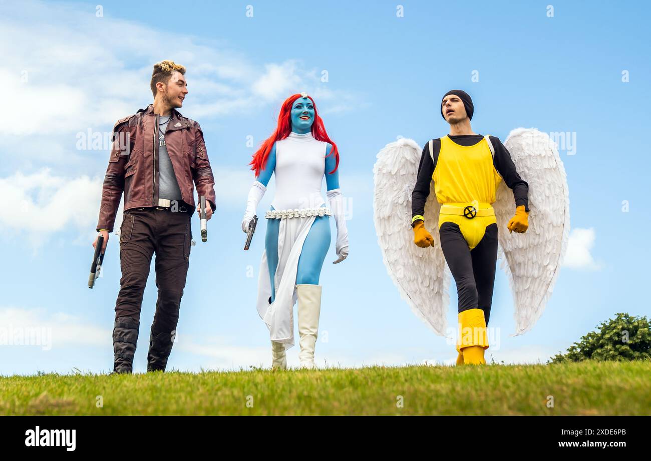 Cosplayer durante il Comic con Yorkshire allo Yorkshire Event Centre, ad Harrogate, Yorkshire. Data foto: Sabato 22 giugno 2024. Foto Stock
