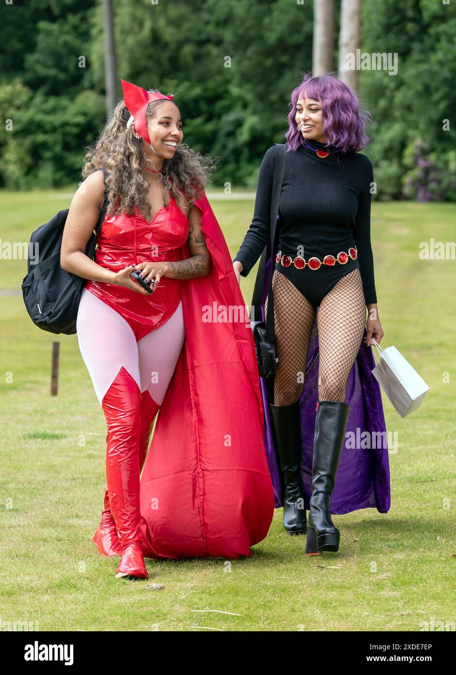 Cosplayer durante il Comic con Yorkshire allo Yorkshire Event Centre, ad Harrogate, Yorkshire. Data foto: Sabato 22 giugno 2024. Foto Stock