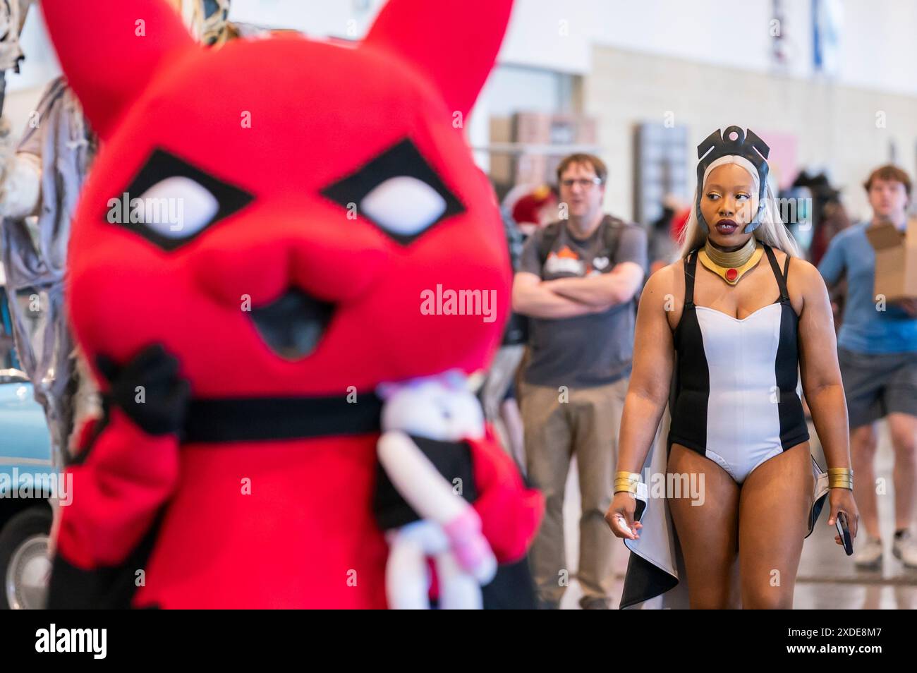 Cosplayer durante il Comic con Yorkshire allo Yorkshire Event Centre, ad Harrogate, Yorkshire. Data foto: Sabato 22 giugno 2024. Foto Stock