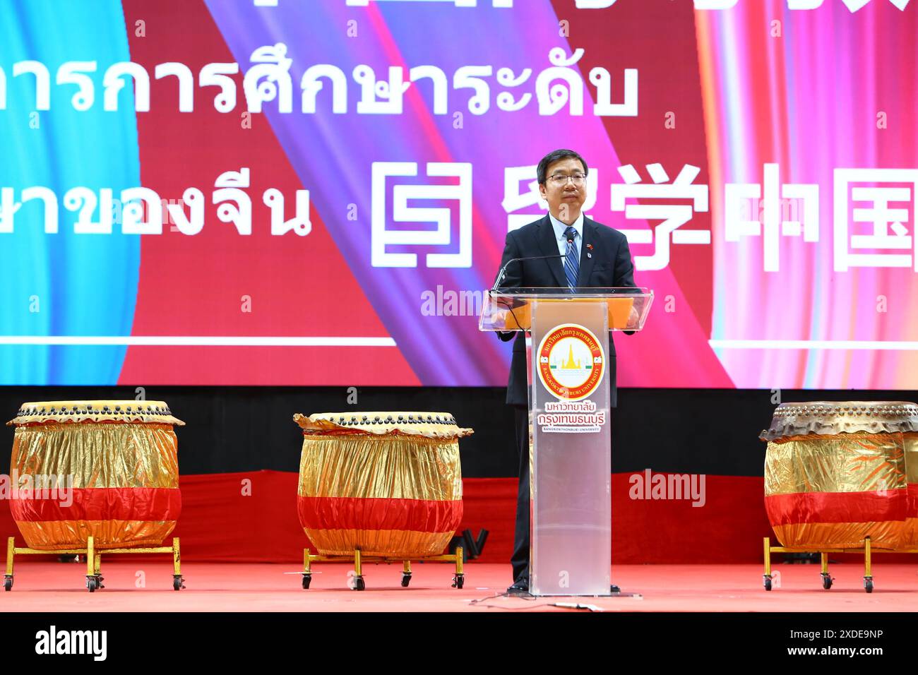 Bangkok, Thailandia. 22 giugno 2024. Zhang Jun, capo della delegazione cinese per l'istruzione superiore, parla alla cerimonia di apertura della mostra cinese sull'istruzione superiore 2024 tenutasi presso l'Università Bangkokthonburi di Bangkok, Thailandia, il 22 giugno 2024. La mostra è stata inaugurata sabato presso l'Università Bangkokthonburi in Thailandia, con la partecipazione di 32 università cinesi e l'attrazione di una grande folla di studenti e insegnanti thailandesi. Crediti: Sun Weitong/Xinhua/Alamy Live News Foto Stock