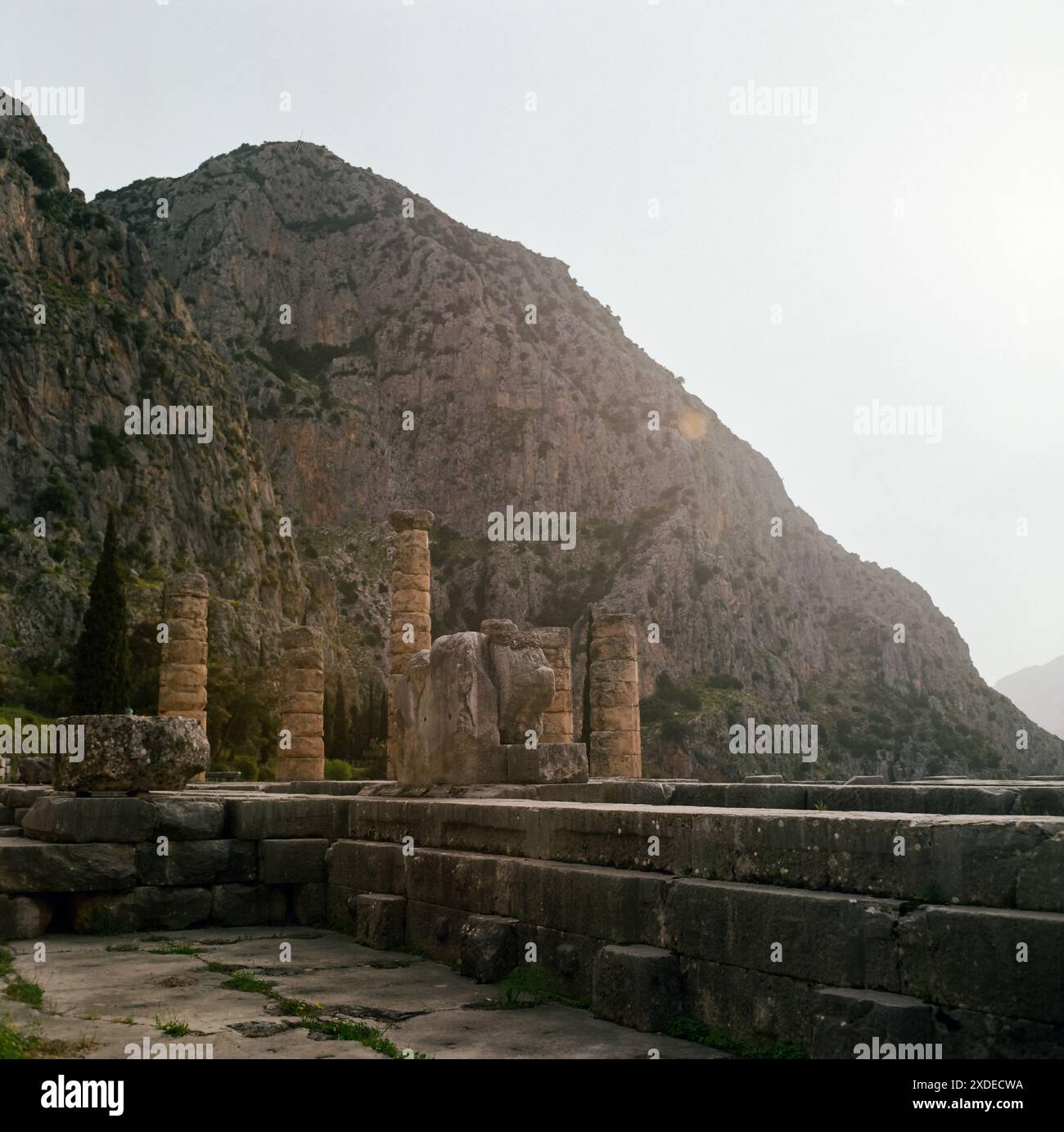 Tempio di Apollo (IV sec.. A.C.) in Delphi, Grecia Foto Stock