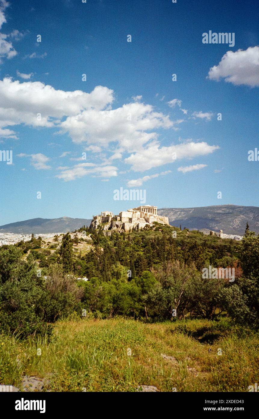 Il Partenone e l'Acropoli fotografati dalla collina Pynx, Atene, Grecia, Europa. Foto Stock