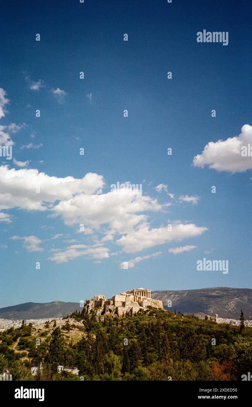 Il Partenone e l'Acropoli fotografati dalla collina Pynx, Atene, Grecia, Europa. Foto Stock