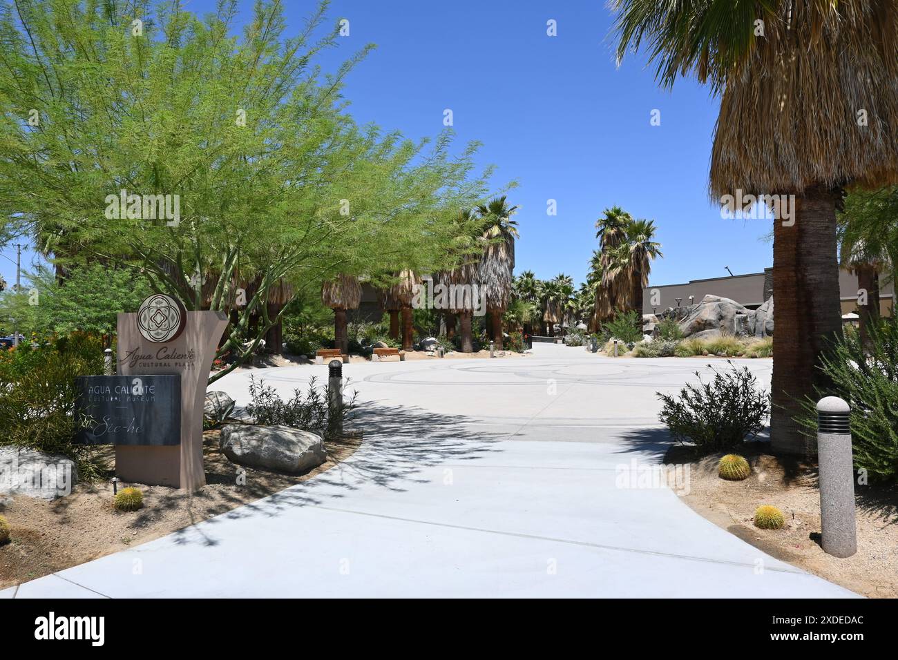 PALM SPRINGS, CALIFORNIA - 20 giugno 2024: L'Agua Caliente Cultural Plaza presenta un museo tribale, una spa all'avanguardia e un Oasis Trail all'aperto. Foto Stock