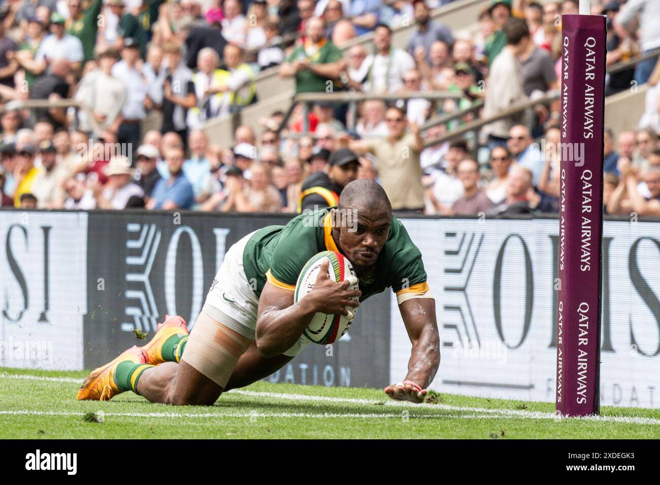 Makazole Mapimpi South Africa va oltre per una prova durante la partita della Qatar Airways Cup Sud Africa vs Galles al Twickenham Stadium, Twickenham, Regno Unito, 22 giugno 2024 (foto di Craig Thomas/News Images) Foto Stock