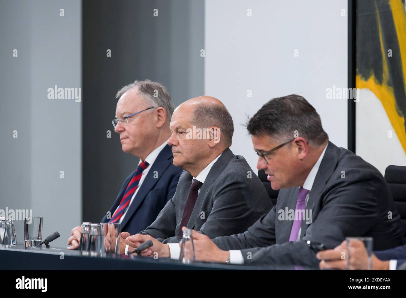 Stephan Weil (Ministro Presidente della bassa Sassonia, SPD), Olaf Scholz (Cancelliere federale della Repubblica federale di Germania, SPD) e Boris Rhein Foto Stock