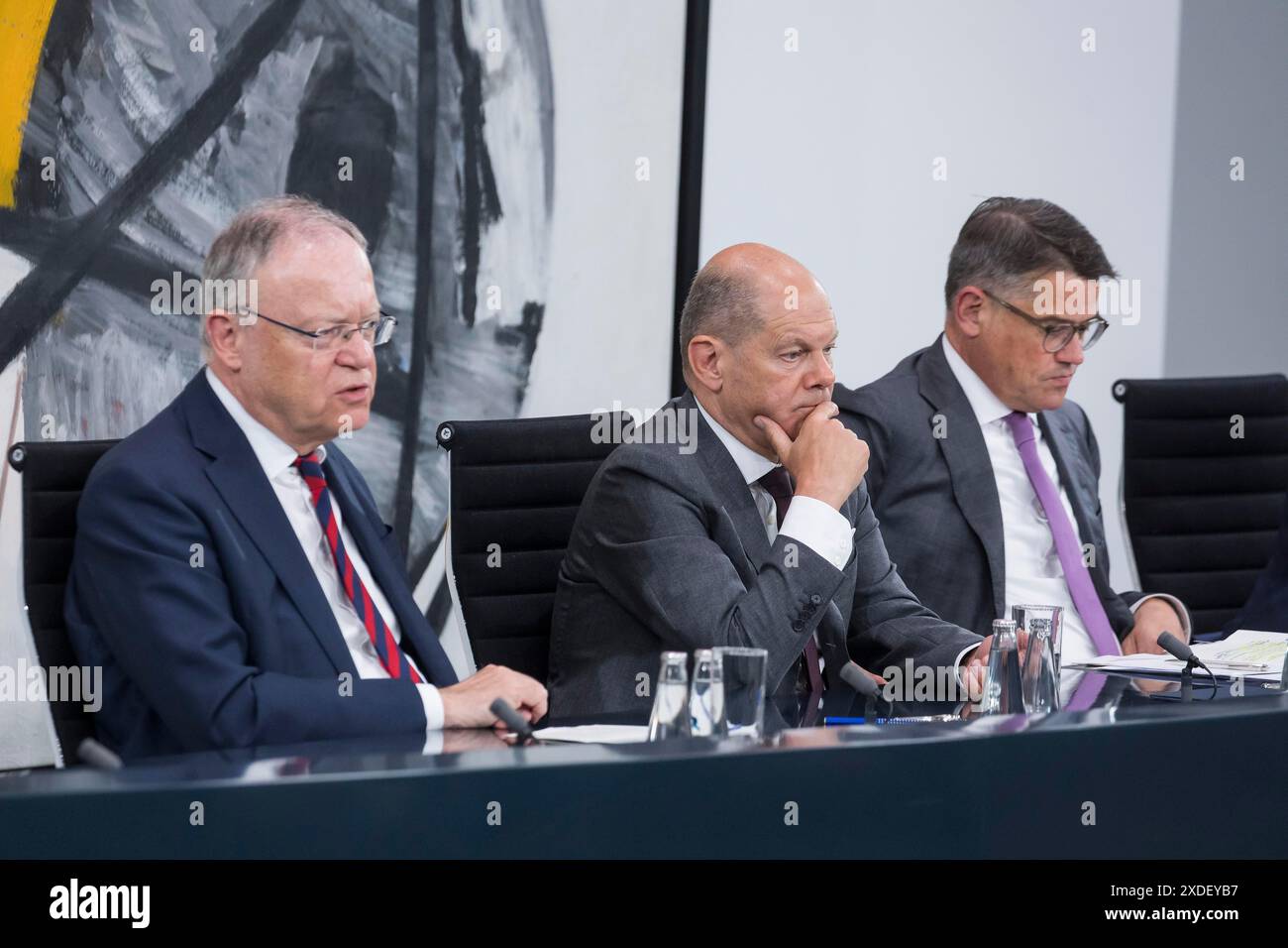 Stephan Weil (Ministro Presidente della bassa Sassonia, SPD), Olaf Scholz (Cancelliere federale della Repubblica federale di Germania, SPD) e Boris Rhein Foto Stock