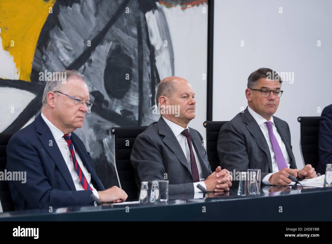 Stephan Weil (Ministro Presidente della bassa Sassonia, SPD), Olaf Scholz (Cancelliere federale della Repubblica federale di Germania, SPD) e Boris Rhein Foto Stock