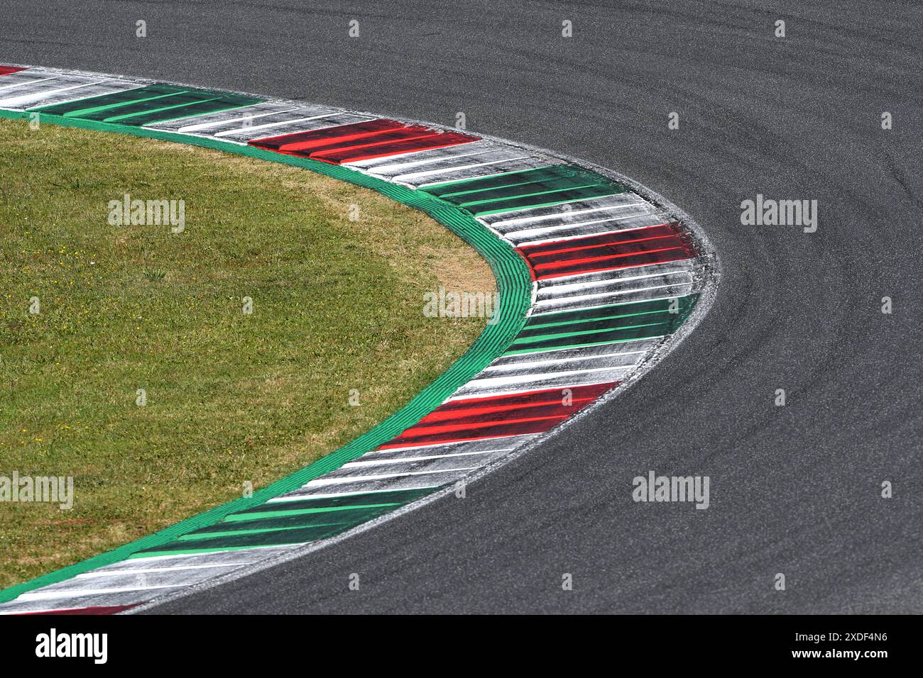 marciapiede colorato su una pista da corsa Foto Stock
