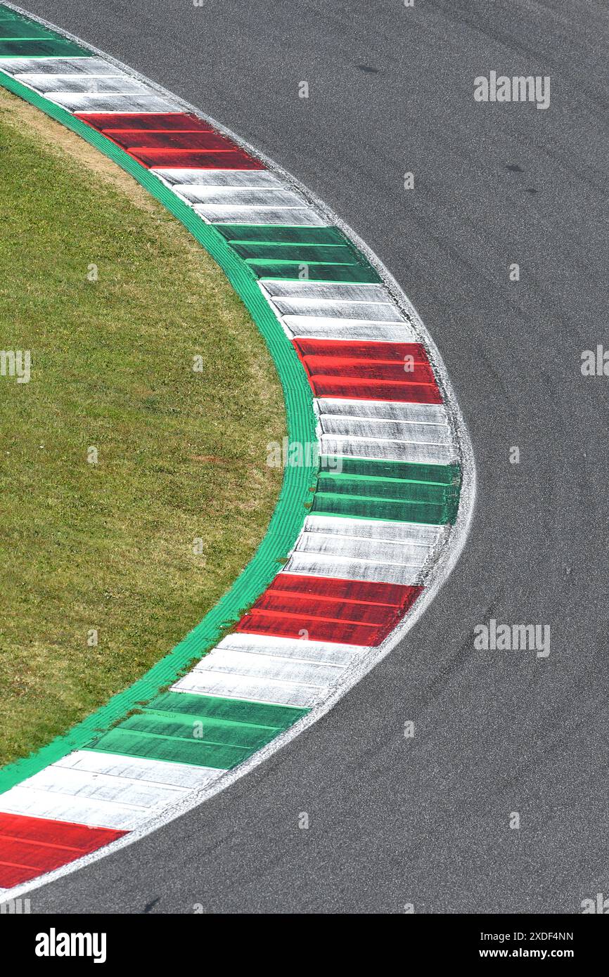 marciapiede colorato su una pista da corsa Foto Stock