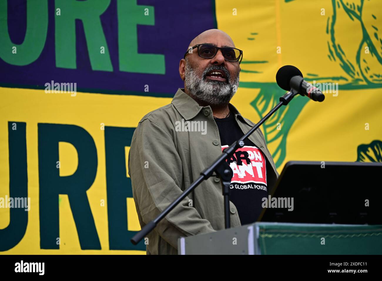 LONDRA, REGNO UNITO. 22 giugno 2024. L'oratore Asad Rehman of the War on Want al raduno di Restore Nature Now in Parliament Square, Londra, Regno Unito. Credito: Vedi li/Picture Capital/Alamy Live News Foto Stock