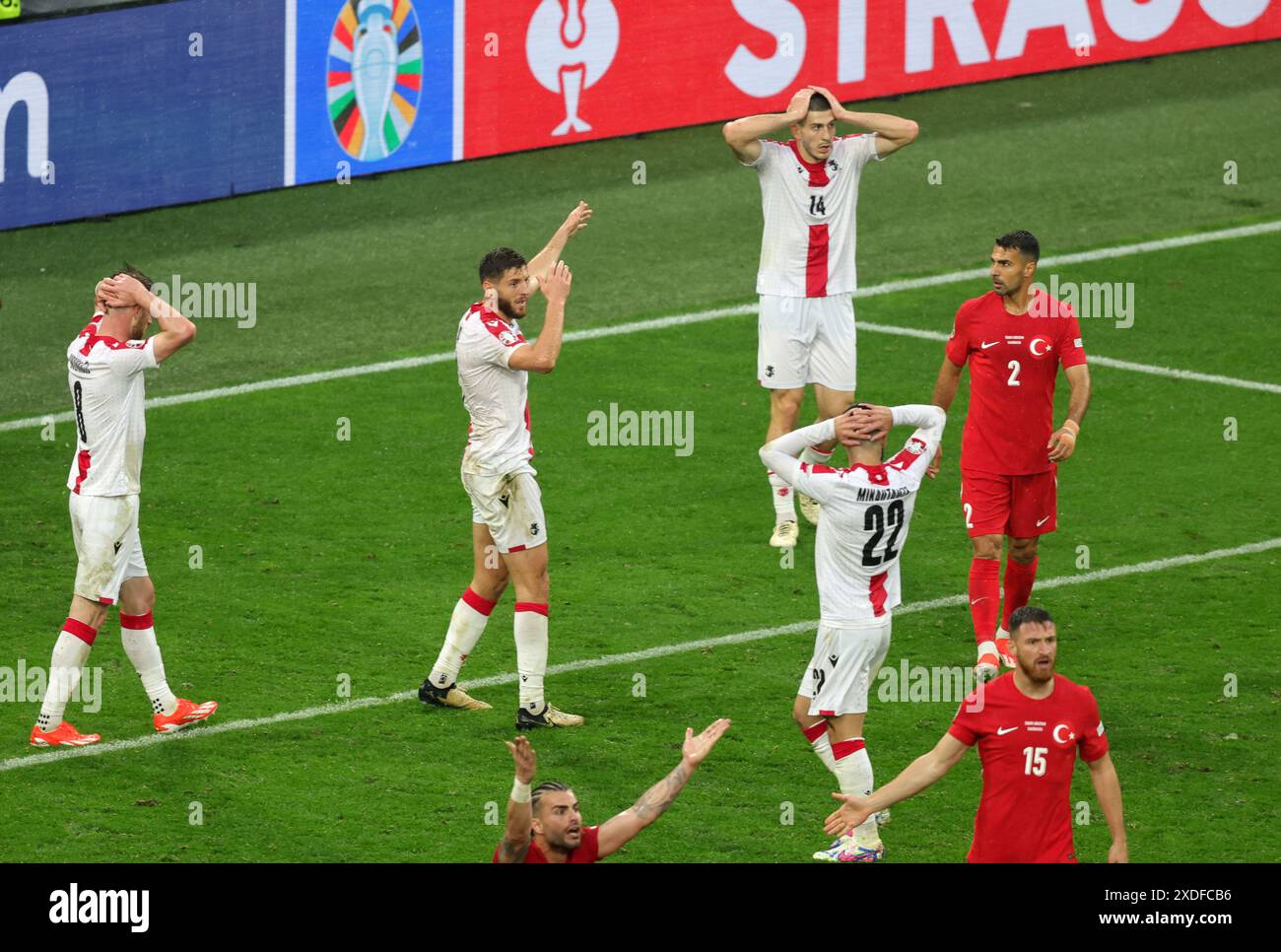 Il team Georgien enttŠuscht UEFA EURO 2024 nella fase a gironi tra Turkiye e Georgia alla Dortmund Football Arena il 18 giugno 2024 a Dortmund, in Germania. Vorrundenspiel TŸrkei vs Georgien Copyright by : sampics Photographie Bierbaumstrasse 6 81243 MŸnchen TEL.: ++49/89/82908620 , FAX : ++49/89/82908621 , e-mail : sampics@t-online.de Bankverbindung : Hypovereinsbank MŸnchen Konto : 1640175229 , BLZ 70020270 IBAN : DE78700202701640175229 BIC : HYVEDEMMXXX Weitere motive Motive Aldiedermotive / www.augenklick.de© Foto Stock