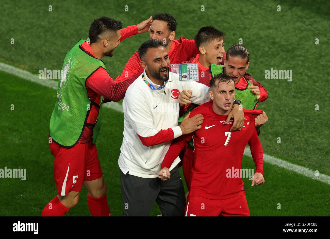 Kerem AktŸrkoglu del Turkiye jubelt Ÿber sein drittes Tor fŸr Seine Mannschaft UEFA EURO 2024 partita a gironi tra Turkiye e Georgia alla Dortmund Football Arena il 18 giugno 2024 a Dortmund, Germania. Vorrundenspiel TŸrkei vs Georgien Copyright by : sampics Photographie Bierbaumstrasse 6 81243 MŸnchen TEL.: ++49/89/82908620 , FAX : ++49/89/82908621 , e-mail : sampics@t-online.de Bankverbindung : Hypovereinsbank MŸnchen Konto : 1640175229 , BLZ 70020270 IBAN : DE78700202701640175229 BIC : HYVEDEMMXXX Weitere motive Motive Aldiedermotive / www.augenklick.de© Foto Stock