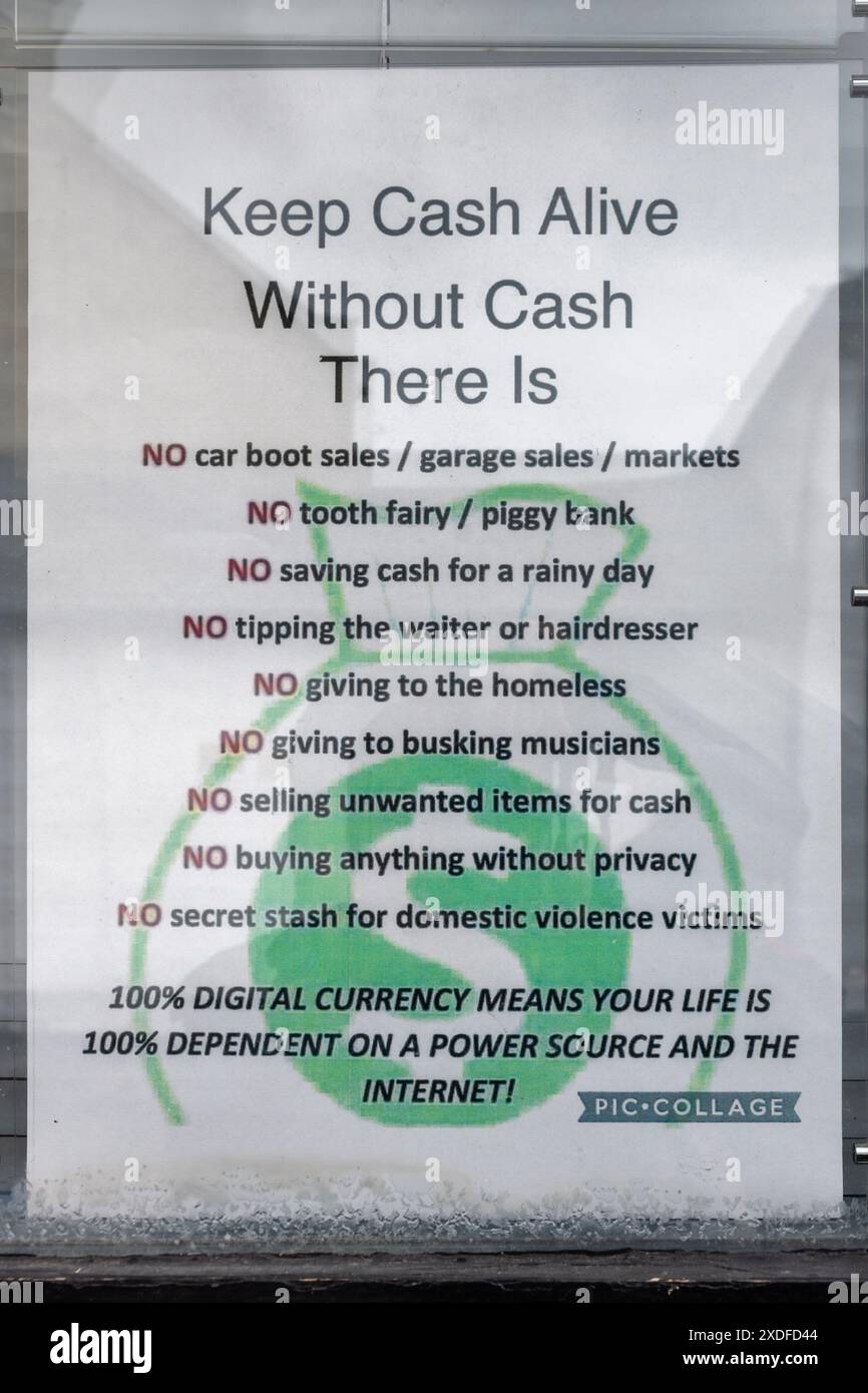 Poster o avviso di mantenimento del contante in corso che indichi motivi, conseguenze della vita senza contante, Inghilterra, Regno Unito, 2024 Foto Stock