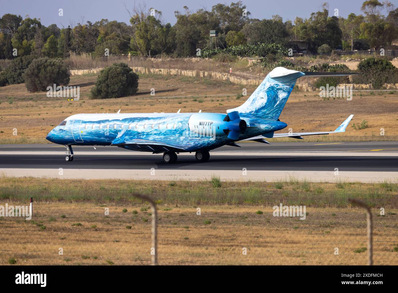 Tudor Investment Corp Bombardier Global Express XRS (BD-700) (REG: N117TP) in una livrea molto interessante. Atterrato e decollato di nuovo in meno di 1 ora. Foto Stock