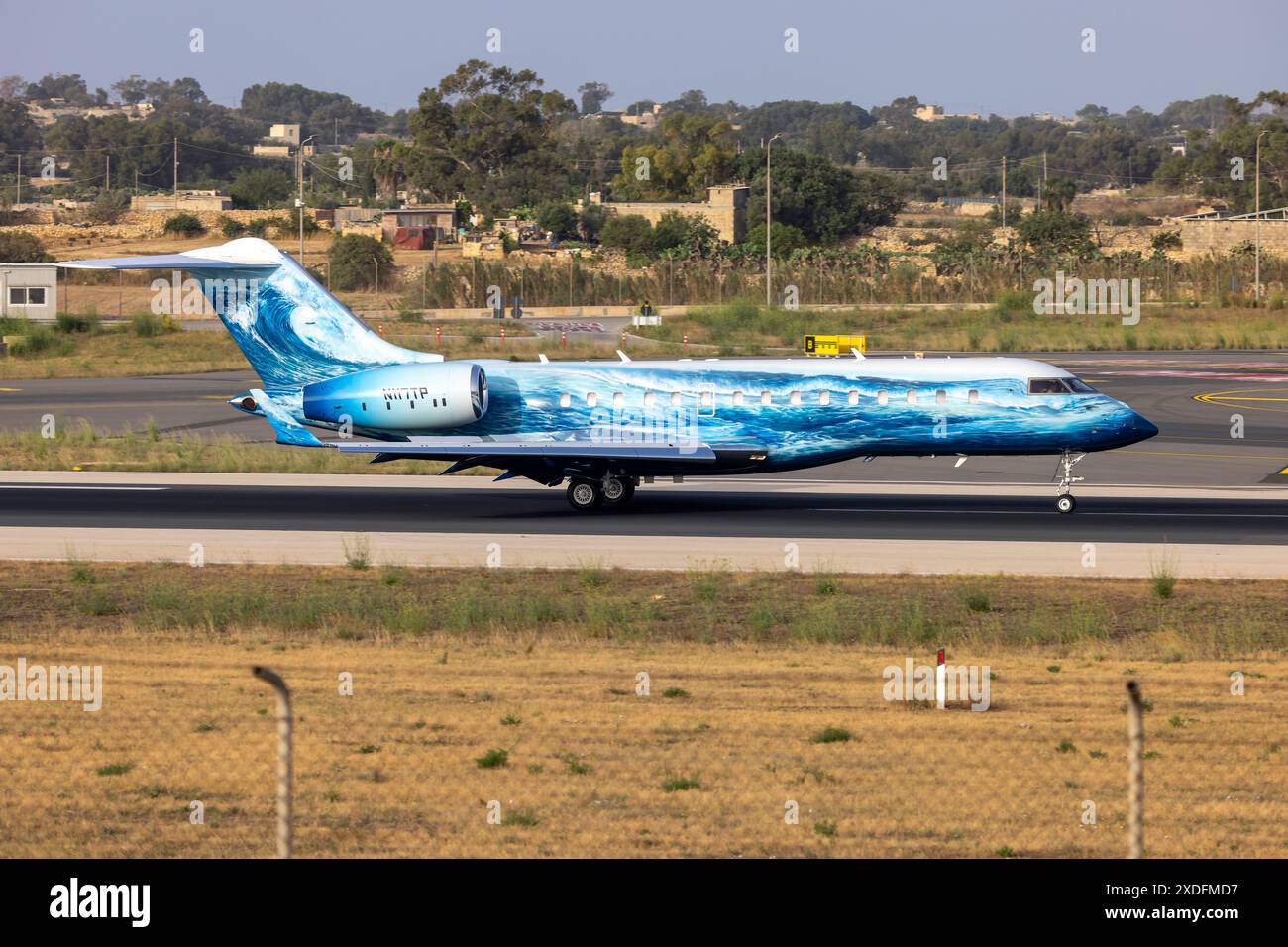 Tudor Investment Corp Bombardier Global Express XRS (BD-700) (REG: N117TP) in una livrea molto interessante. Atterrato e decollato di nuovo in meno di 1 ora. Foto Stock