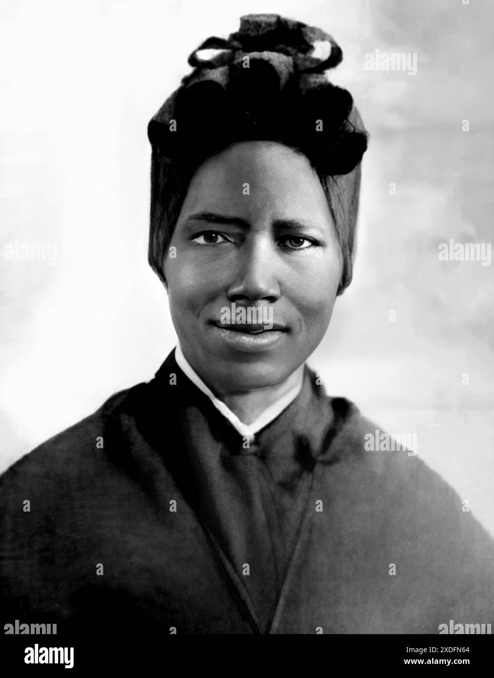 1910 c.c., ITALIA: Santa GIUSEPPINA BAKHITA (Josephine, 1869 - 1947 ). Era una religiosa sudanese naturalizzata italiana , appartenente alla Congregazione delle Figlie della Carità , fu proclamata Santa il 1° ottobre 2000 da Papa Giovanni Paolo II e la prima donna nera a ricevere tale onore in epoca moderna . Fotografo sconosciuto . - STORIA - FOTO STORICHE - SANTA - SANTO - RELIGIONE CATTOLICA - ritratto - ritratto - afro-italiana - SUDAN - DARFUR - Figlie della Carità - suore - monache Canossiane - ORDINE CANOSSIANO - RELIGIOSA --- Archivio GBB Foto Stock