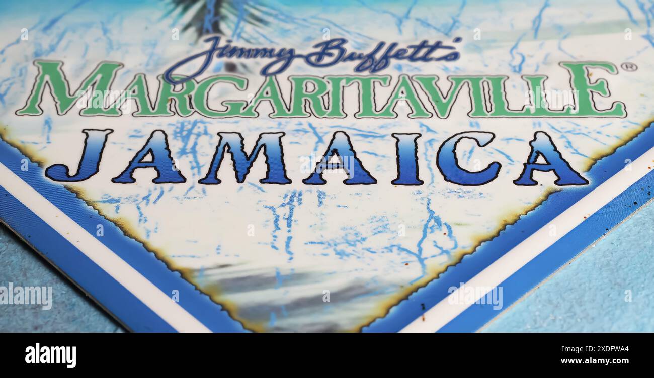 Viersen, Germania - 9 maggio. 2024: Primo piano del cartello metal di Jimmy Buffett Margaritaville Jamaica Foto Stock