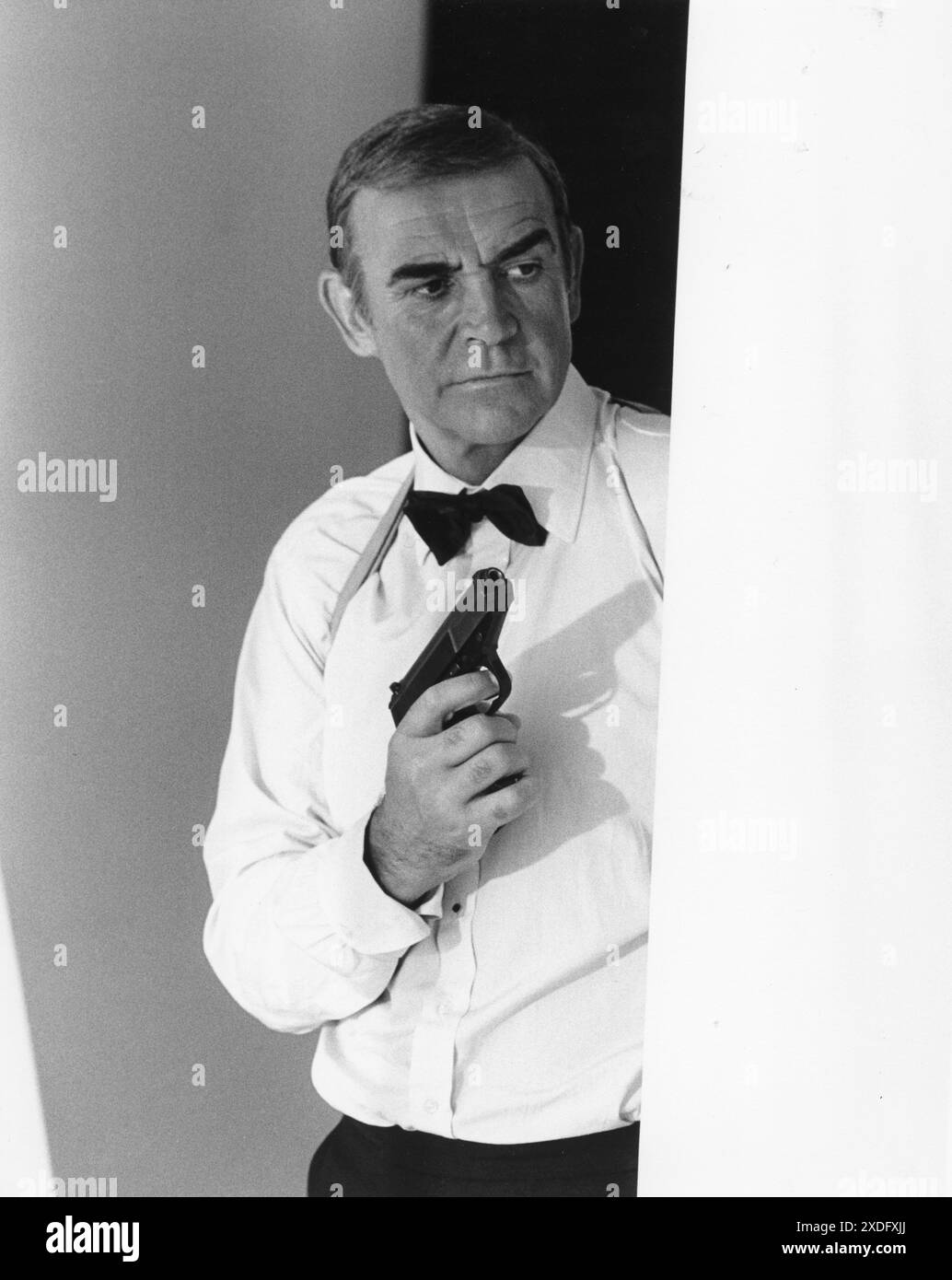 Publicity Portrait of SEAN CONNERY nel ruolo di James Bond in NEVER SAY NEVER AGAIN 1983 regista IRVIN KERSHNER produttore esecutivo KEVIN McCLORY UK/ USA / WEST GERMANY Talia Film II Productions / Woodcote / Producers Sales Organisation (PSO) / Warner Bros Foto Stock
