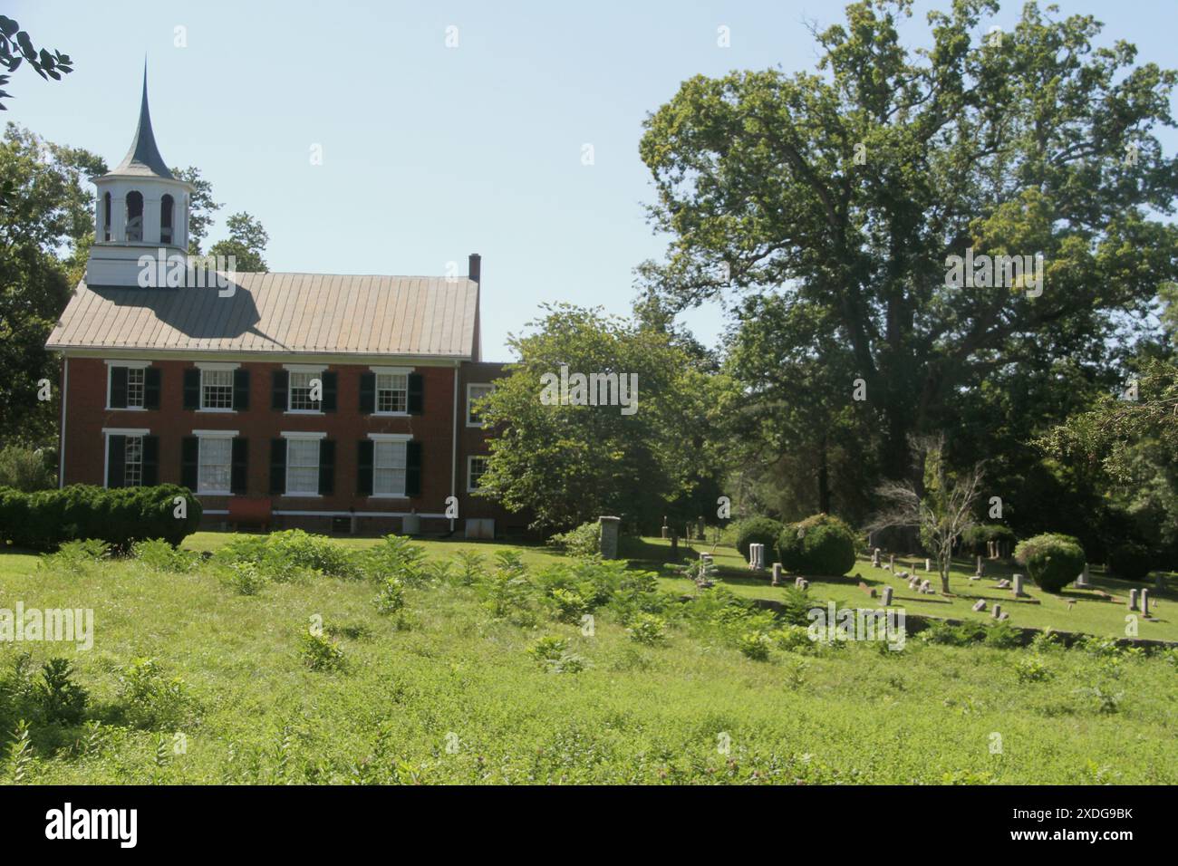 Charlotte Court House, Virginia, Stati Uniti. Veduta della Chiesa presbiteriana del Villaggio (fondata nel 1825) e del cimitero cittadino, fondato negli anni '1840 Foto Stock